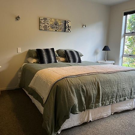 Lavender Hill Bed & Breakfast Riverhead Bagian luar foto